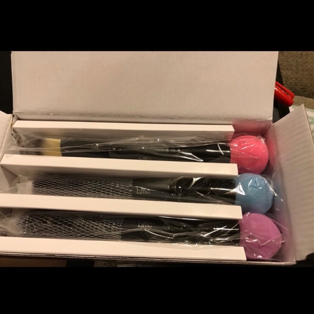 Beautiful New BMC Dual Ended Sponge & Brush Set